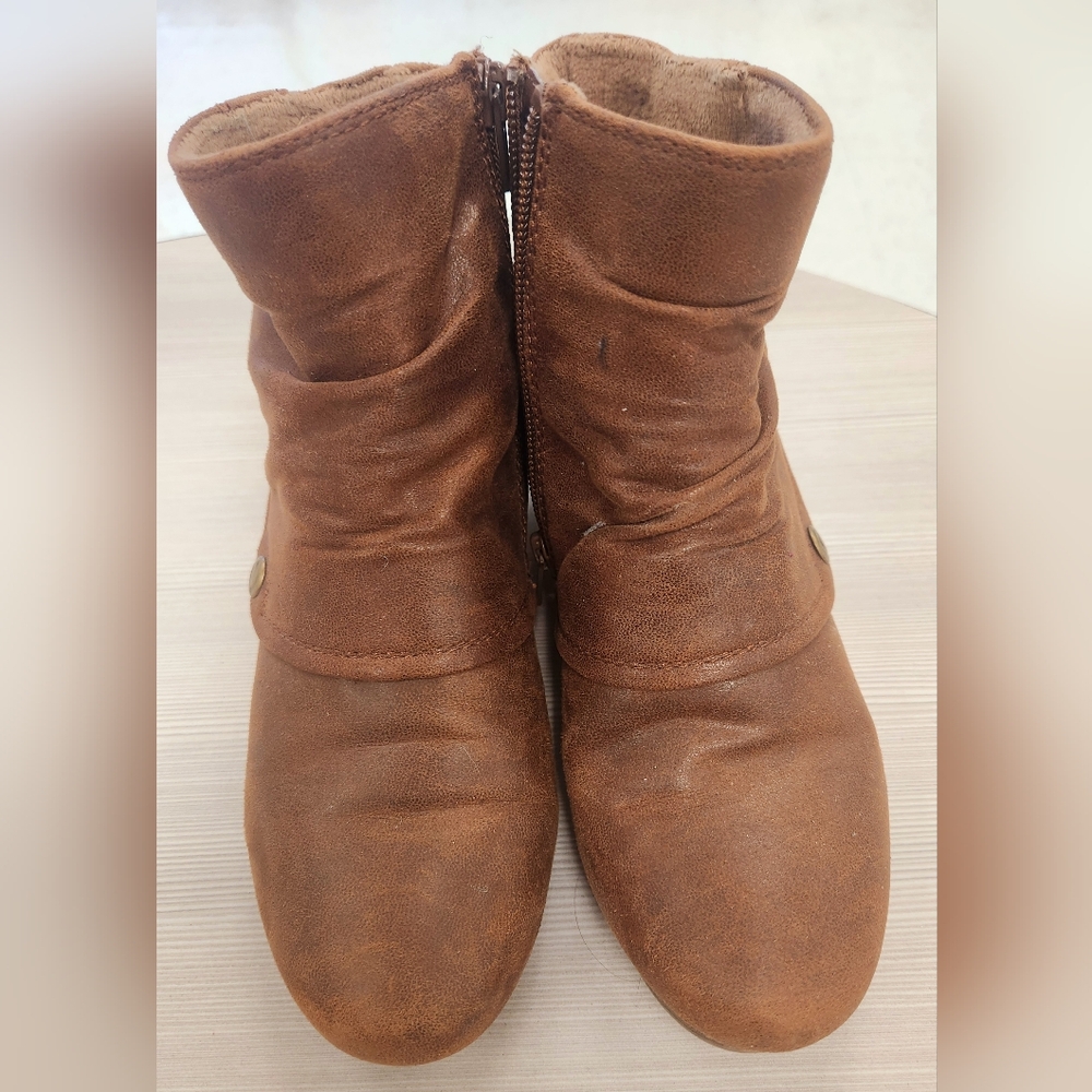 Beartrap Ankle Boots - Picture 9 of 11